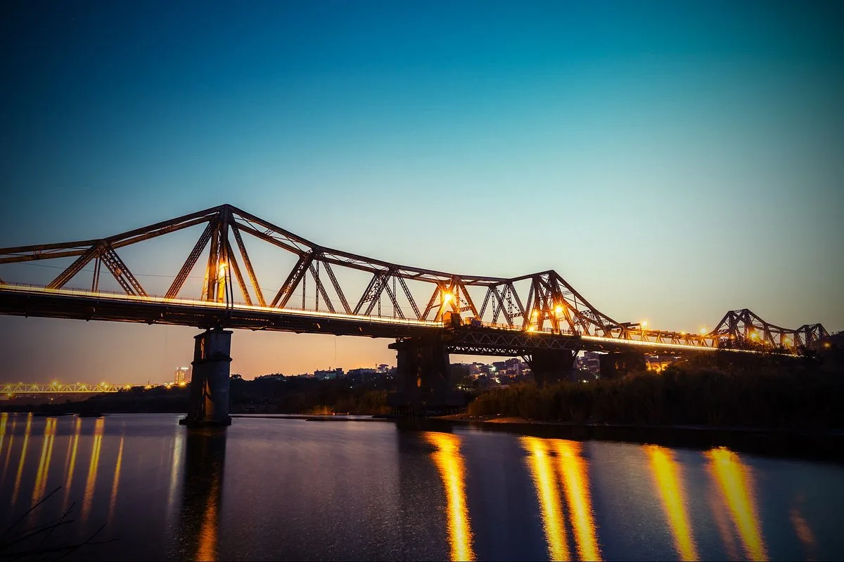 Sinamalé Bridge linking Malé to the airport island at dusk
