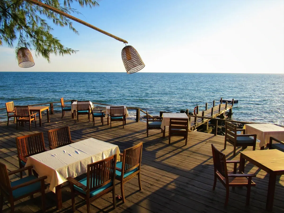 South Ari Atoll beachside evening